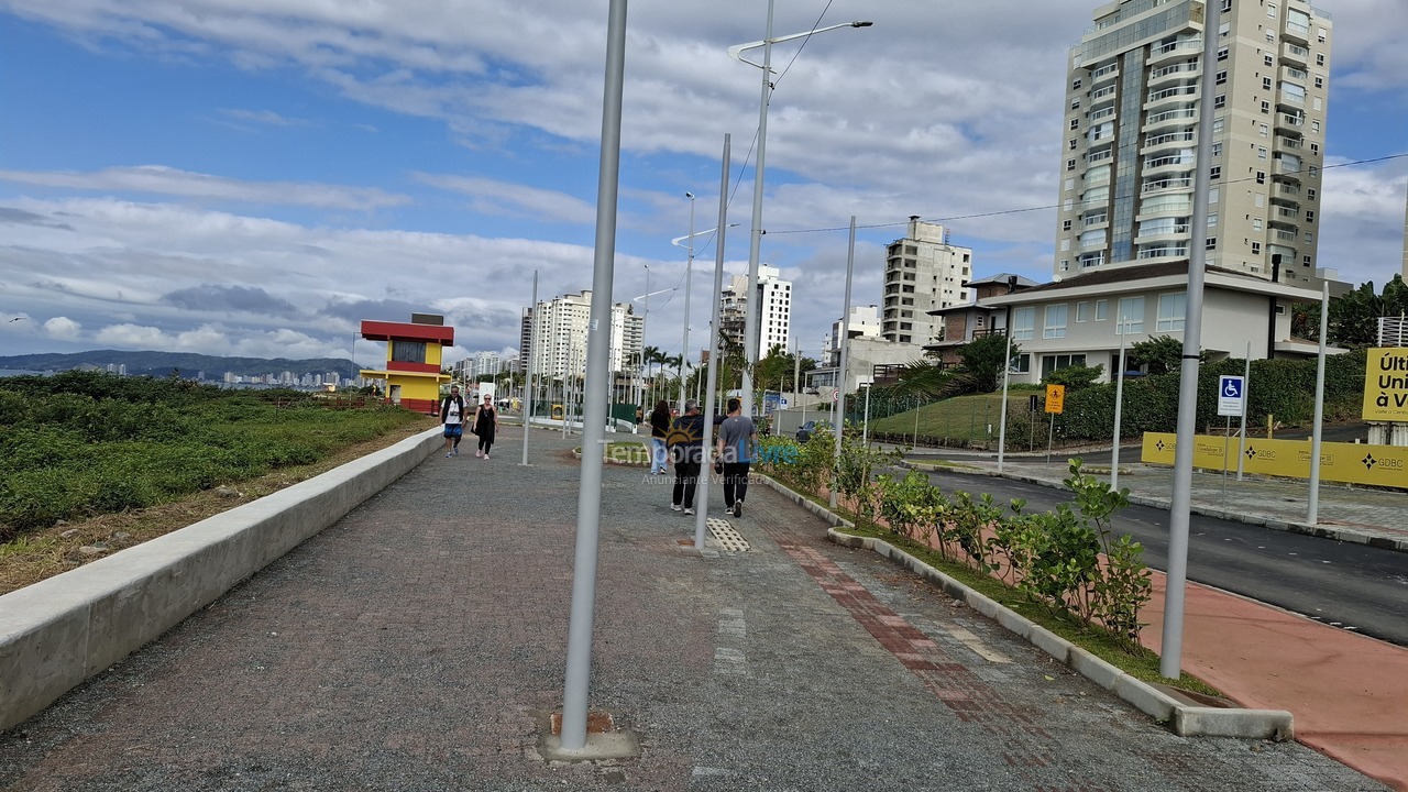 Apartamento para aluguel de temporada em Balneário Piçarras (Itacolomi)