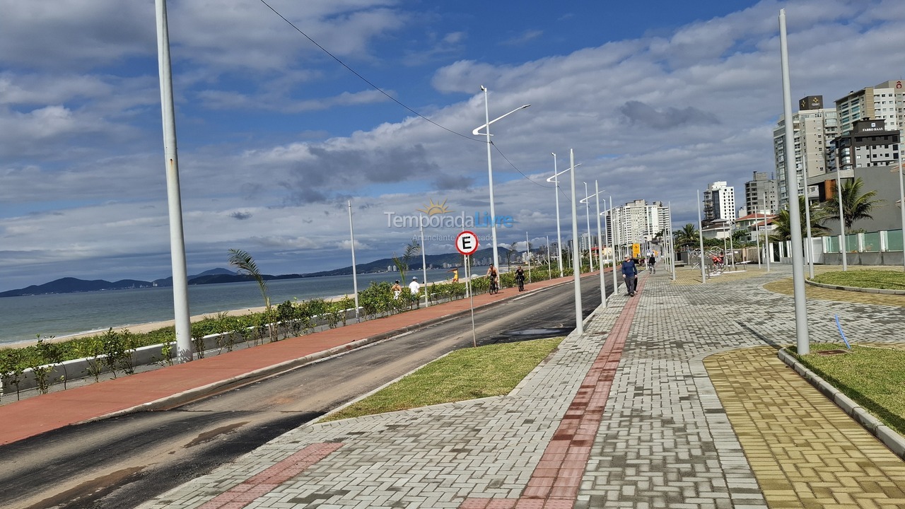 Apartamento para aluguel de temporada em Balneário Piçarras (Itacolomi)