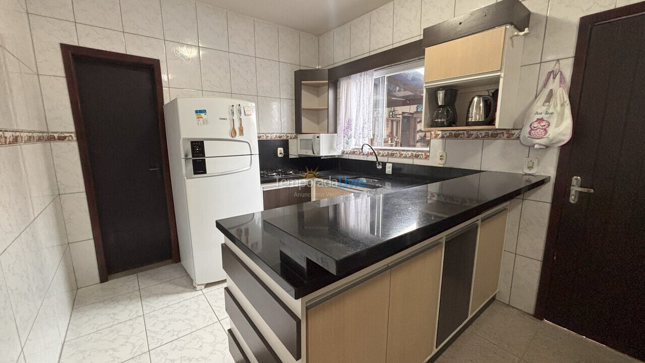 Casa para alquiler de vacaciones em Bombinhas (Praia de Bombas)