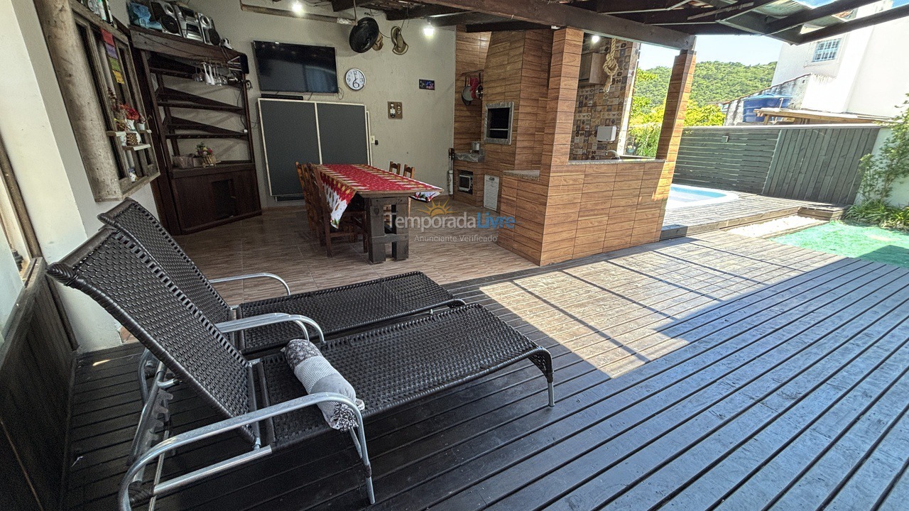 Casa para alquiler de vacaciones em Bombinhas (Praia de Bombas)