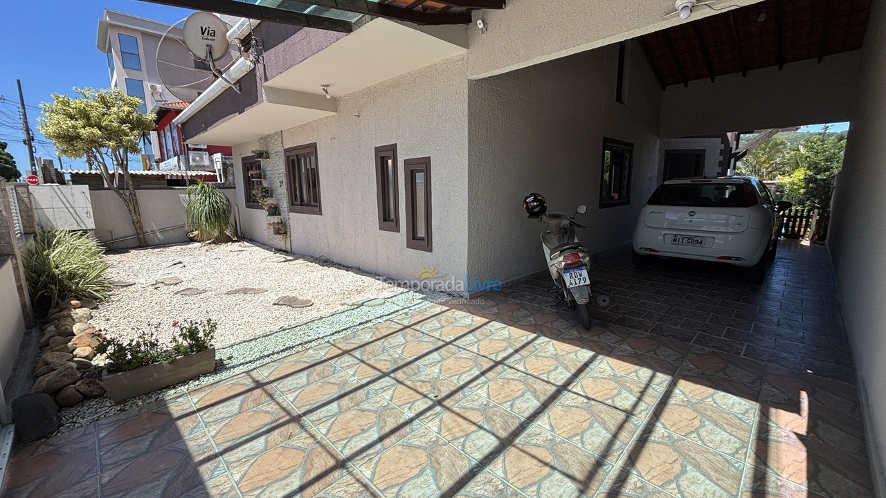 Casa para alquiler de vacaciones em Bombinhas (Praia de Bombas)