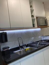 Apto com lazer completo para até 8 pessoas 350 metros da praia