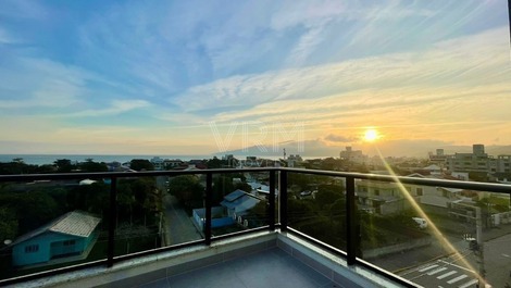 Ático dúplex con jacuzzi, piscina y vistas al mar