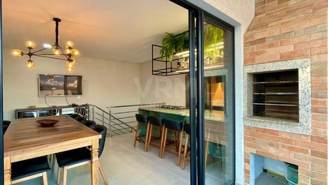 Ático dúplex con jacuzzi, piscina y vistas al mar