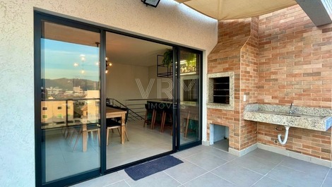 Ático dúplex con jacuzzi, piscina y vistas al mar