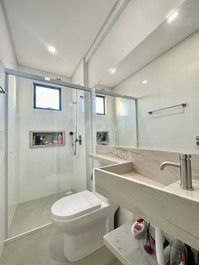 Ático dúplex con jacuzzi, piscina y vistas al mar