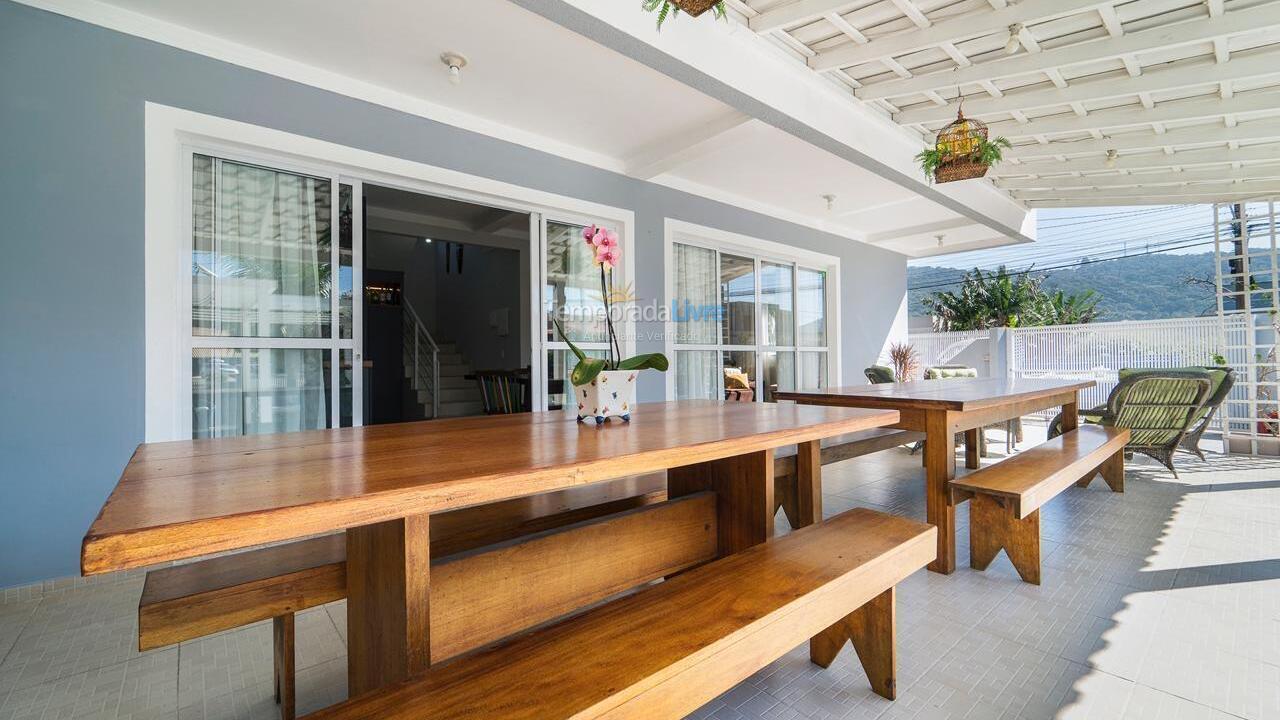 Casa para alquiler de vacaciones em Bombinhas (Praia de Zimbros)