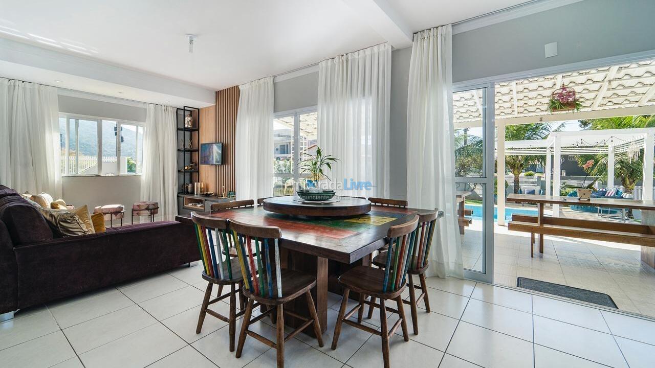 Casa para alquiler de vacaciones em Bombinhas (Praia de Zimbros)