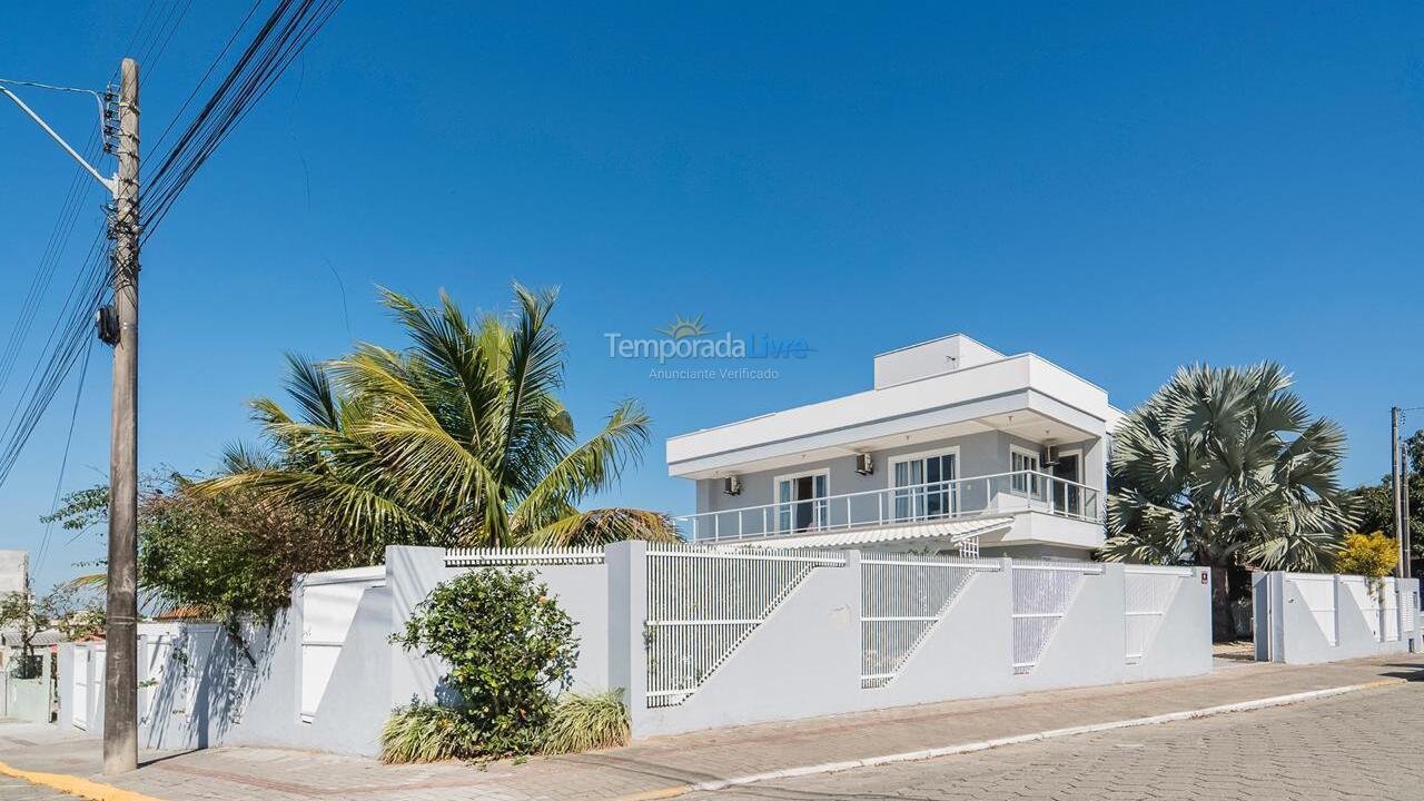 Casa para alquiler de vacaciones em Bombinhas (Praia de Zimbros)