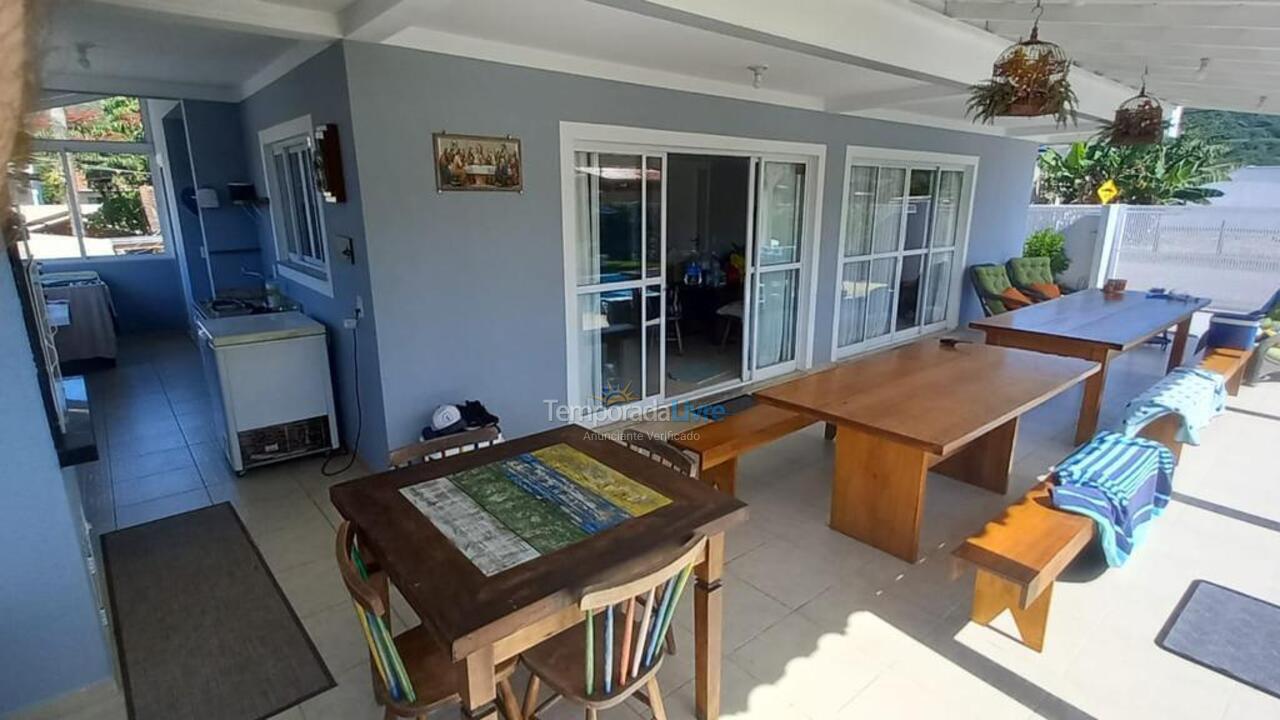 Casa para alquiler de vacaciones em Bombinhas (Praia de Zimbros)