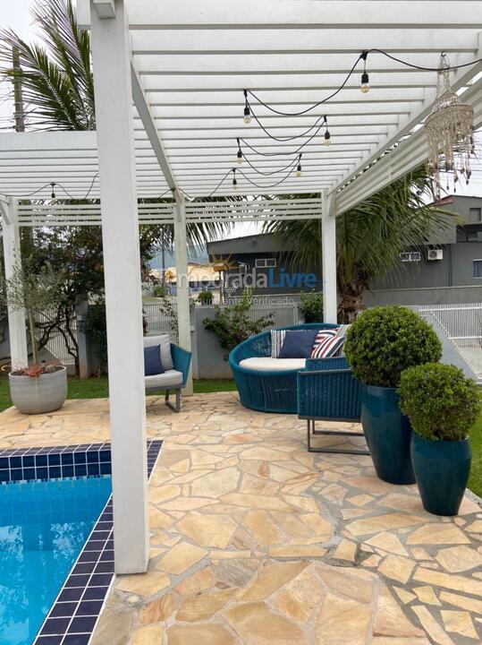 Casa para alquiler de vacaciones em Bombinhas (Praia de Zimbros)