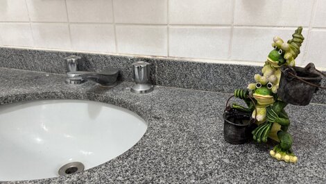 BM301 - Apê c/ Varanda | Ar Cond. | Garagem e Área de Lazer