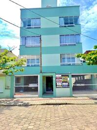 Apartamento frente al mar en Bombinhas, a 200 metros del mar.