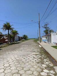 Beachfront house with pool in Itanhaém