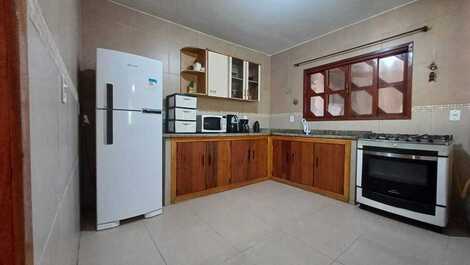 House in Cabo Frio with 3 suites and a swimming pool just a few steps from the sea!