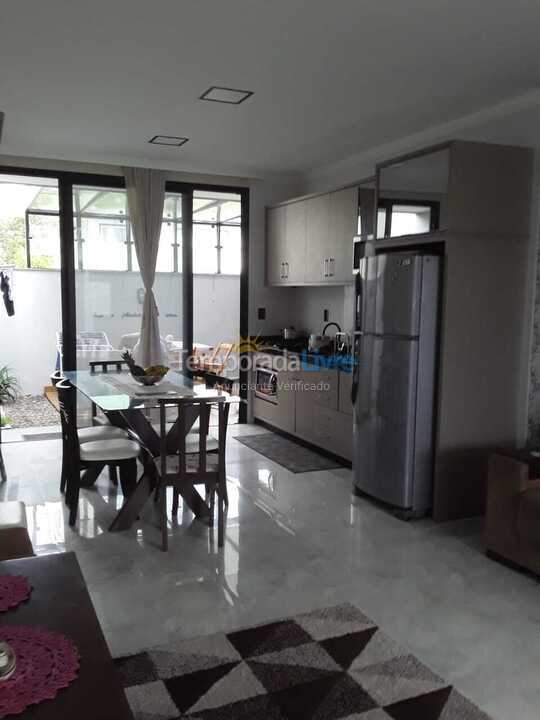 Casa para aluguel de temporada em Bombinhas (Canto Grande)