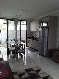 Cozinha ampla e arejada