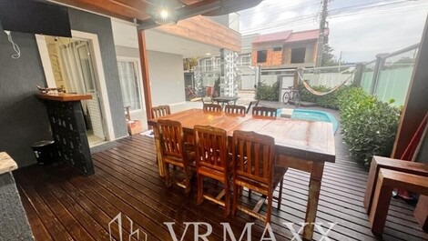 Linda casa com piscina em Mariscal
