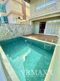 Apartamento com piscina em Mariscal