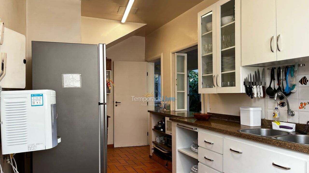 Casa para aluguel de temporada em São Sebastião (Praia da Baleia)