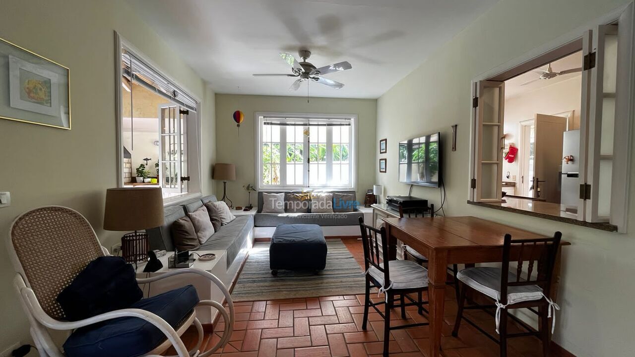 Casa para aluguel de temporada em São Sebastião (Praia da Baleia)
