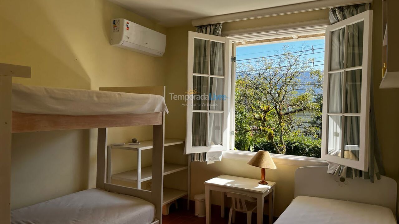 Casa para aluguel de temporada em São Sebastião (Praia da Baleia)