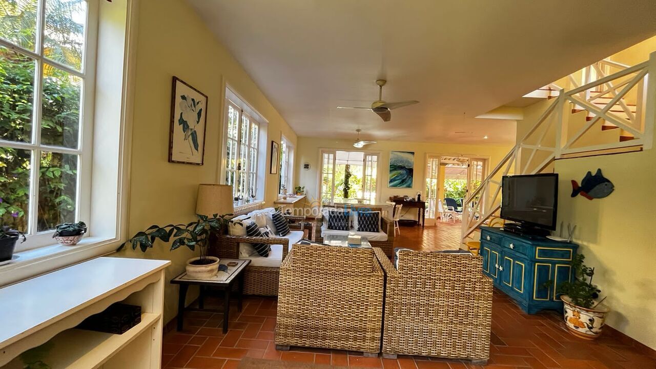 Casa para aluguel de temporada em São Sebastião (Praia da Baleia)