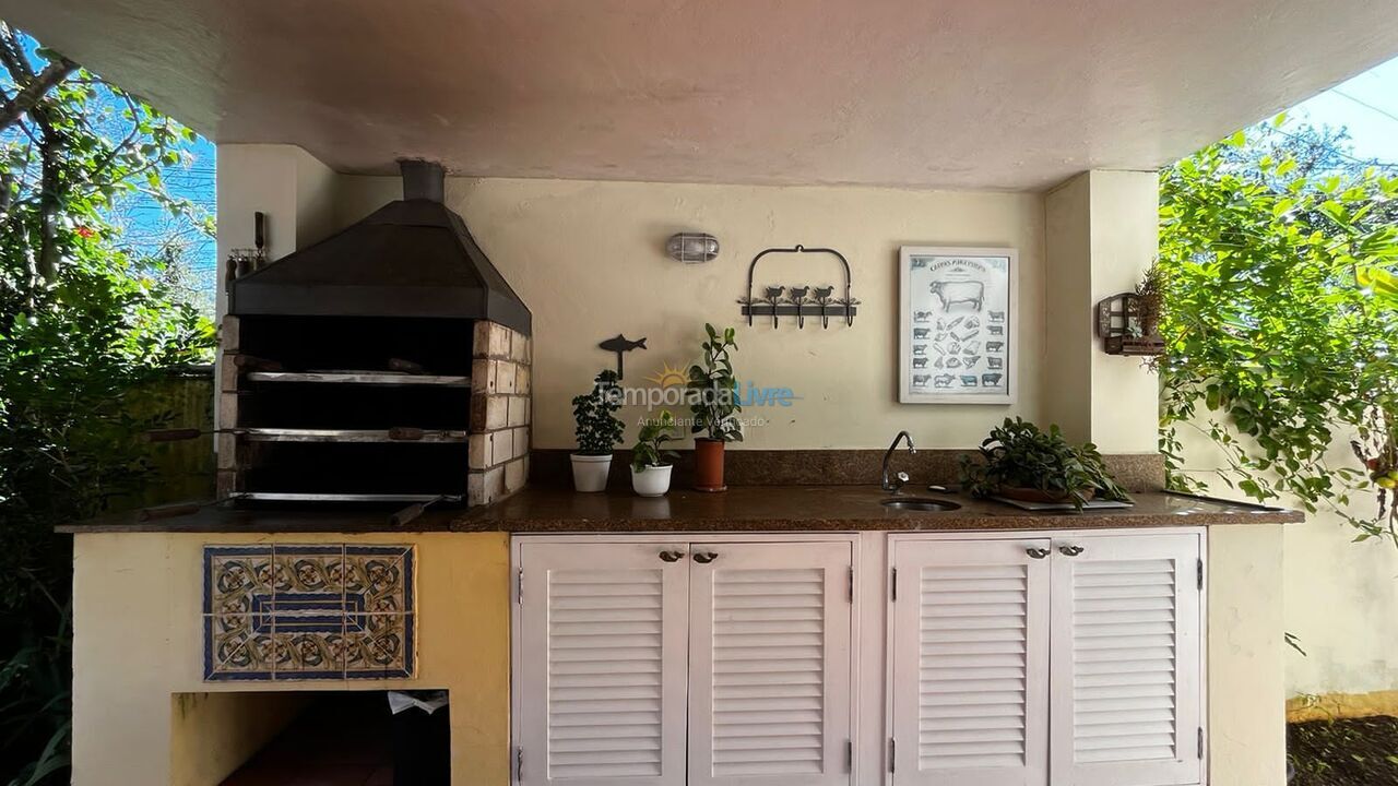 Casa para aluguel de temporada em São Sebastião (Praia da Baleia)