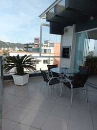 Hermoso y espacioso ático frente al mar