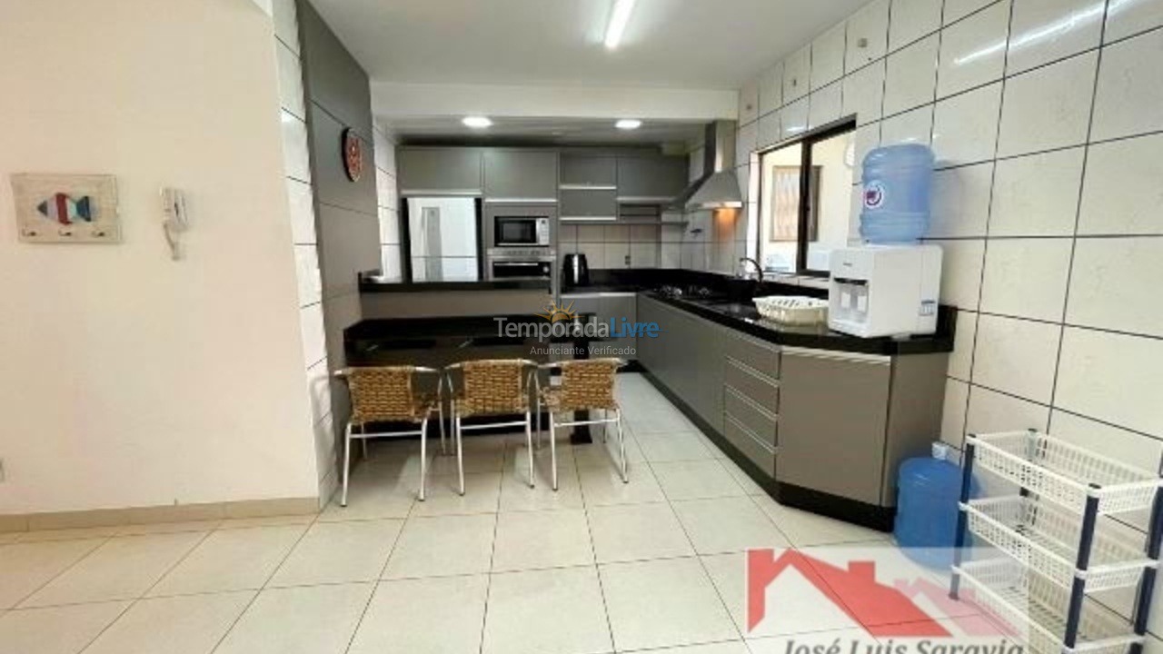 Apartamento para aluguel de temporada em Bombinhas (Praia de Bombas)