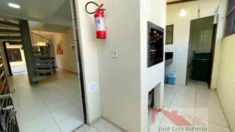 Excelente dúplex em condomínio fechado de frente para o mar!