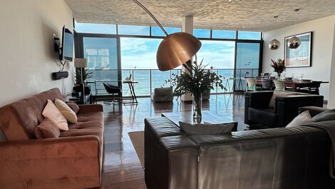 Lindo apartamento de 3 quartos frente mar