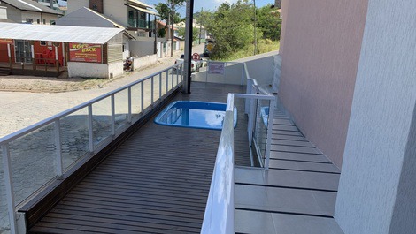 Apartamento em condomínio com Piscina em Bombas - Bombinhas