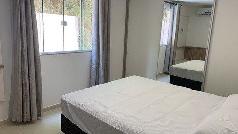 Apartamento em condomínio com Piscina em Bombas - Bombinhas