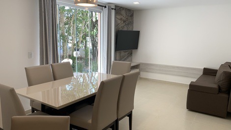 Apartamento em condomínio com Piscina em Bombas - Bombinhas