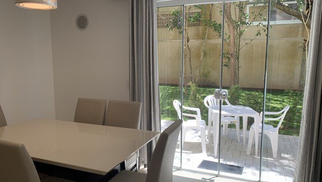 Apartamento em condomínio com Piscina em Bombas - Bombinhas