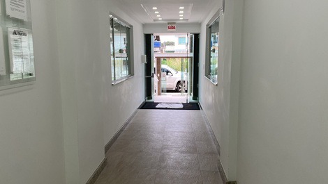 Apartamento de 2 habitaciones en el centro de Bombinhas.