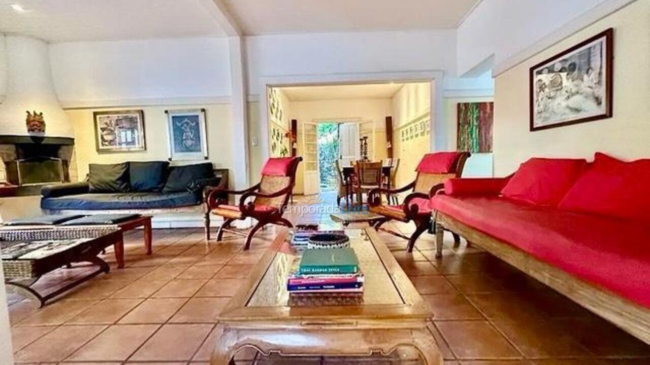 Casa para aluguel de temporada em Ilhabela (Saco da Capela)