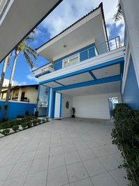 Casa con Piscina en Praia do Mar Casado / Pernambuco Guarujá
