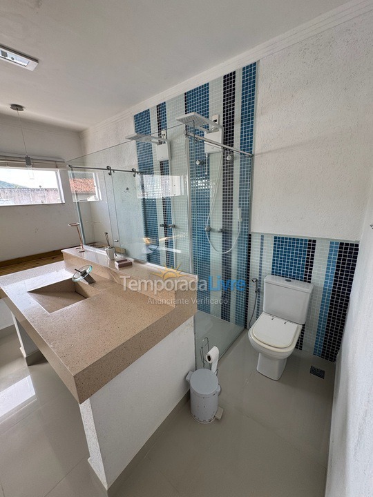 Casa para alquiler de vacaciones em Guarujá (Praia do Pernambuco)