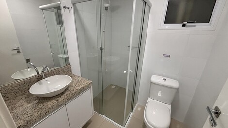 Apartamento en Bombas – 2 Dormitorios, Internet y Piscina, ¡Cerca de la Playa!