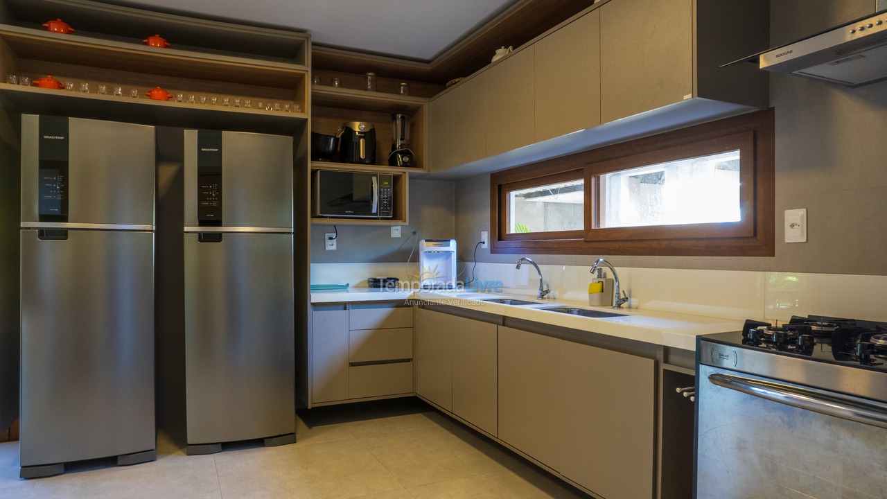 Casa para aluguel de temporada em Mata de São João (Praia do Forte)