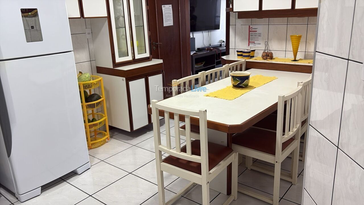 Apartamento para alquiler de vacaciones em Itapema (Meia Praia)