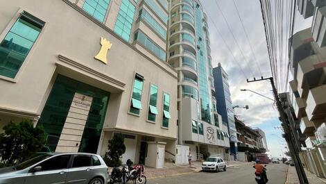 Penthouse on the Sea Block in Meia Praia with 3 suites