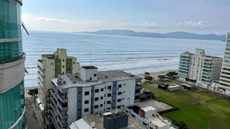 Penthouse on the Sea Block in Meia Praia with 3 suites