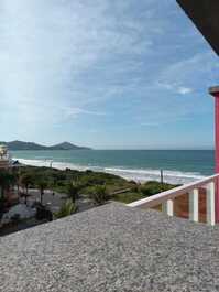 Beautiful Beachfront Penthouse with Jacuzzi