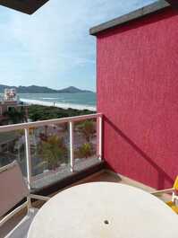 Beautiful Beachfront Penthouse with Jacuzzi
