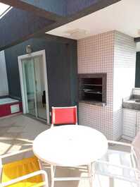 Beautiful Beachfront Penthouse with Jacuzzi