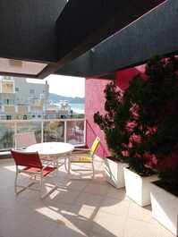 Beautiful Beachfront Penthouse with Jacuzzi