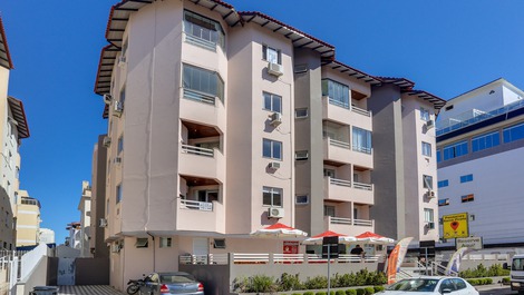 Aluguel mensal apartamento 1 dormitório 100 m do mar!